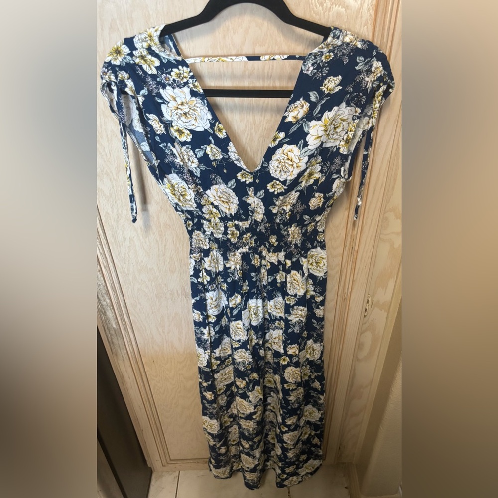 Live To Be Spoiled Women Maxi Blue Dress Sz S Floral V Neck Open Back Stretch - Picture 2 of 13